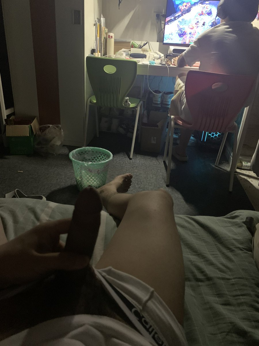 宿舍大比(19)

————看看你宿舍的高“光”时刻

{请带视频认真参赛}

{请不要发跟主题无关的内容}

{评论区交友的可以备注一下身高体重地区}