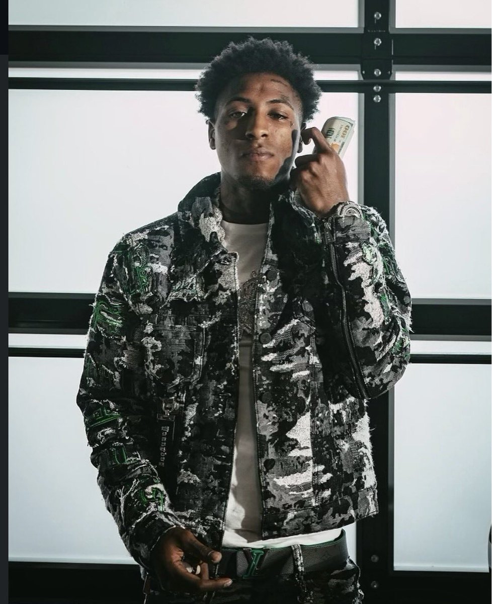 AkzWhoMatter tweet media