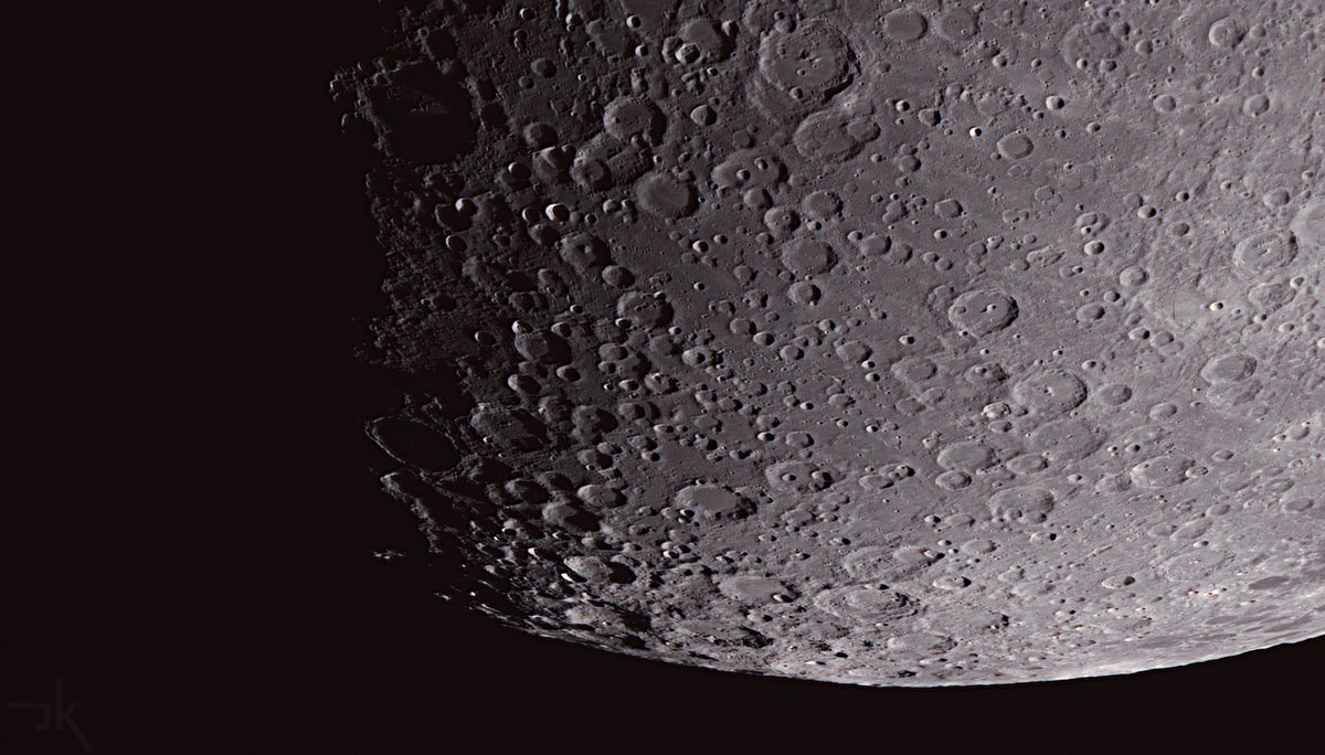 🌓 Saviez-vous que la Lune regorgeait d'une multitude de cratères ?!
La demie Lune met particulièrement en valeur les reliefs lunaires.

🎁 Retrouvez mes clichés sur mon site : joel-klinger.photography 😉

#photo #astronomie #lune #espace #astrophotographie #science #telescope