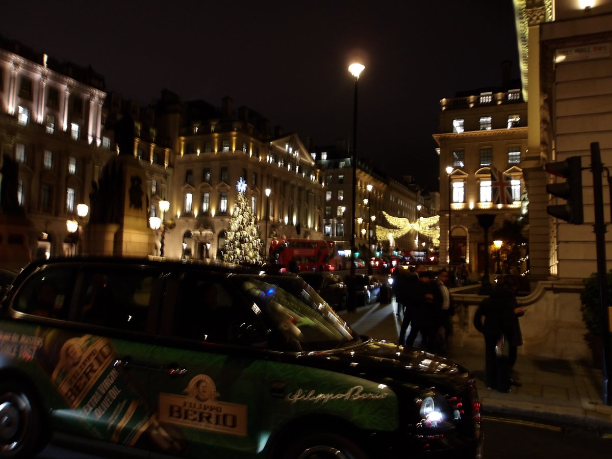 No trips today (there’s another Xmas lights trip next week) so in the meantime here’s a throwback to last week when we did the big Xmas lights tour for our passengers, spreading a little Xmas minibus magic!