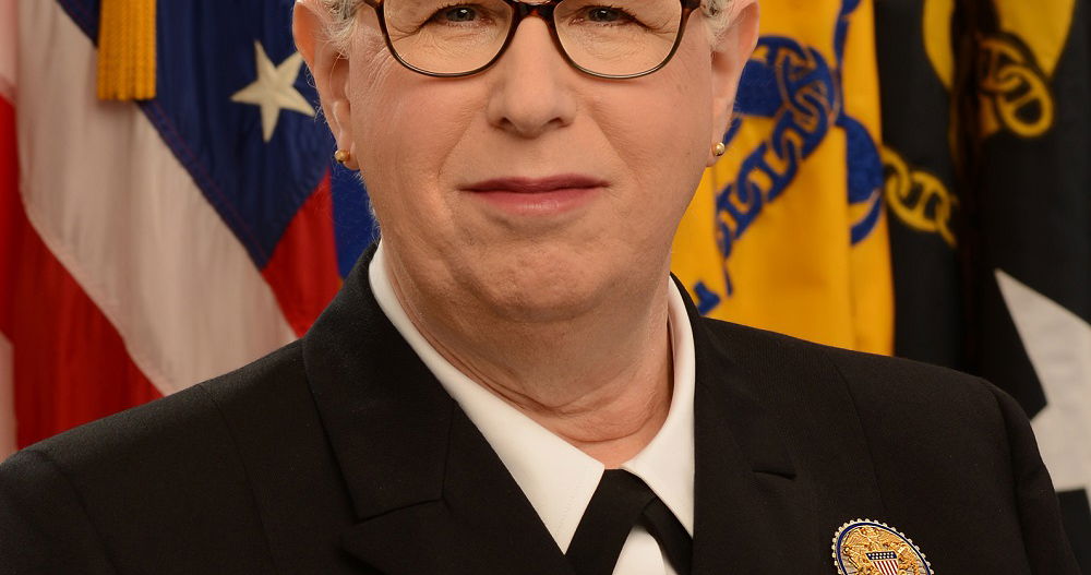 empoderadosec's tweet image. 🚨🏛️ Trump altera retrato oficial de Almirante Rachel Levine en HHS con su nombre anterior. Un &apos;acto de intolerancia sin precedentes&apos; que busca el &apos;borrado&apos; trans.