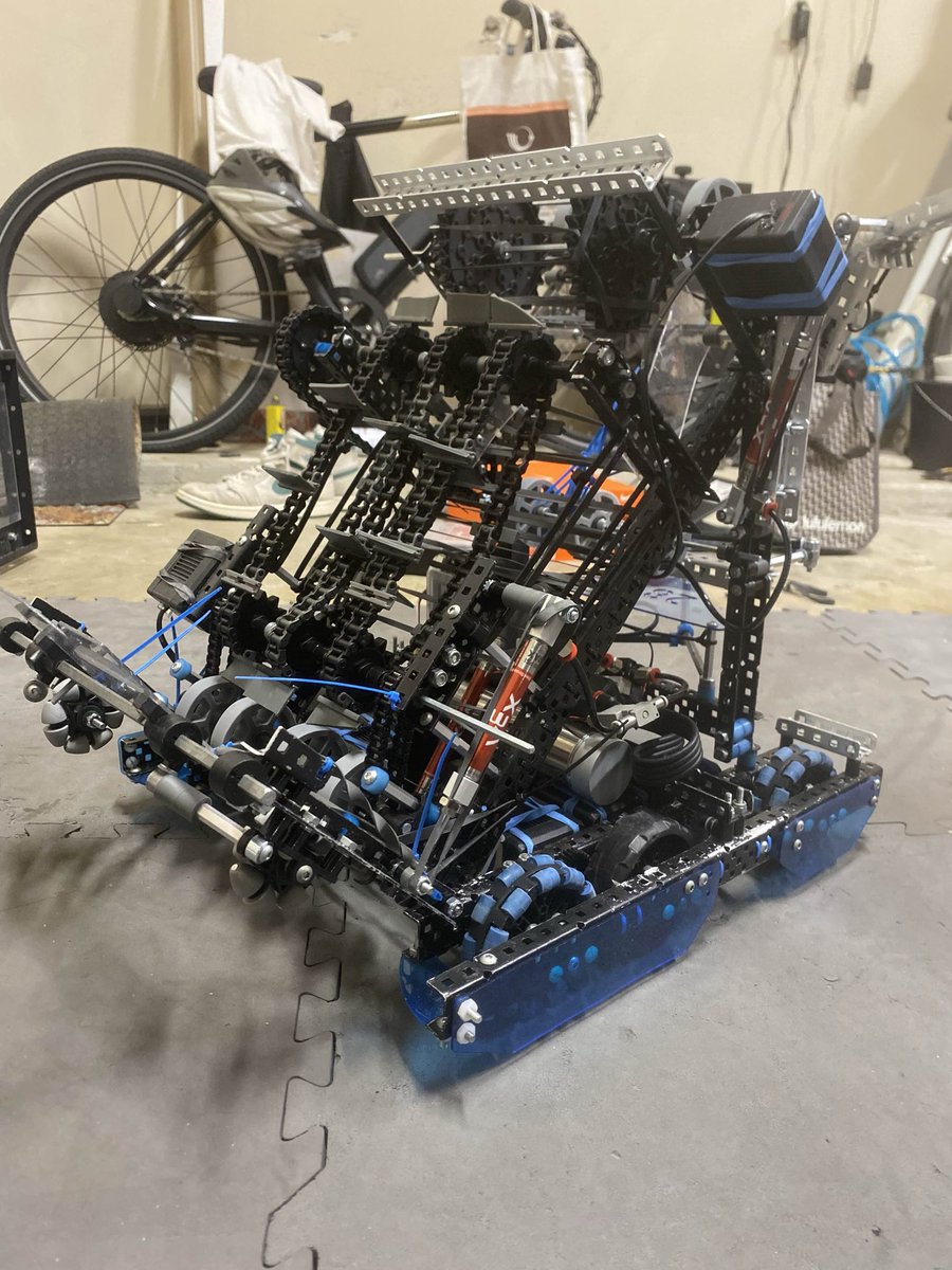 DiscoBots tweet media