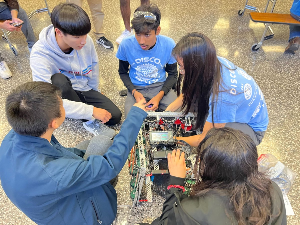 DiscoBots tweet media