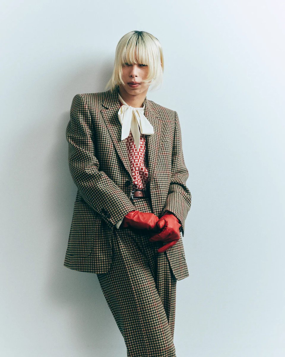 「歌い方については、振り返ると父からの影響だと思います。歌うときに英詞に訳をつけるのではなくて…」

▼注目必至の新鋭バンド #luv。独特の世界観とグルーヴをつくるフロントマン #Hiyn に訊いた音と言葉のルーツとは？
gqjapan.visitlink.me/X6gdFQ