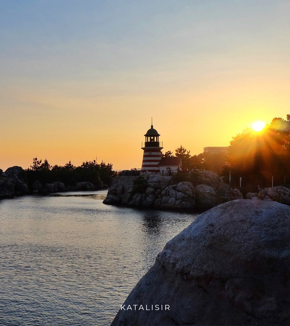 katalisir's tweet image. Selamat malam semuanya.

Melalui surat kabar ini pula, saya ingin mengumumkan bahwa saya mengakhiri perjalanan selama hampir tiga tahun sebagai penyedia jasa di sini. Terima kasih untuk setiap kepercayaan yang telah diberikan. 

—