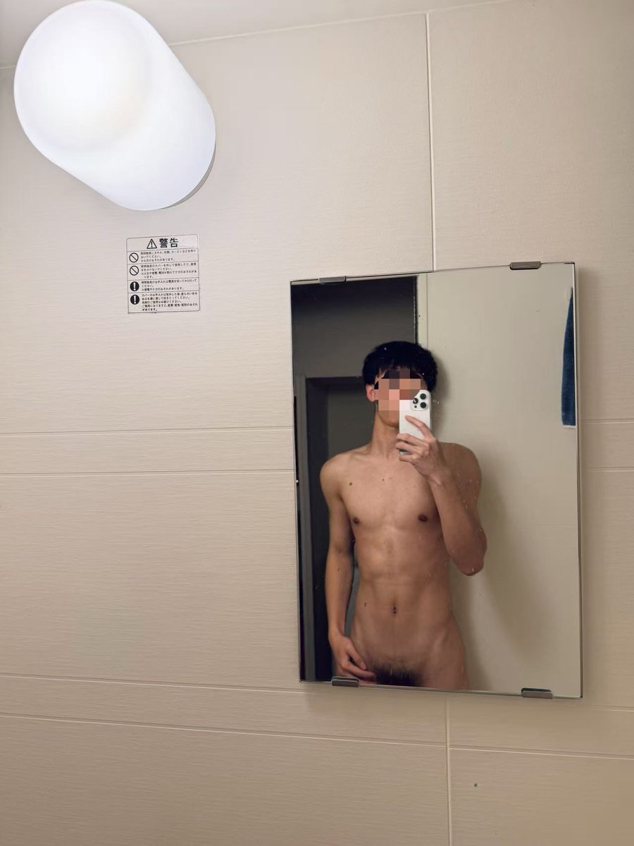 kakerosh's tweet photo. 無聊的最近🦶🏿 https://t.co/Lc15cFIROz