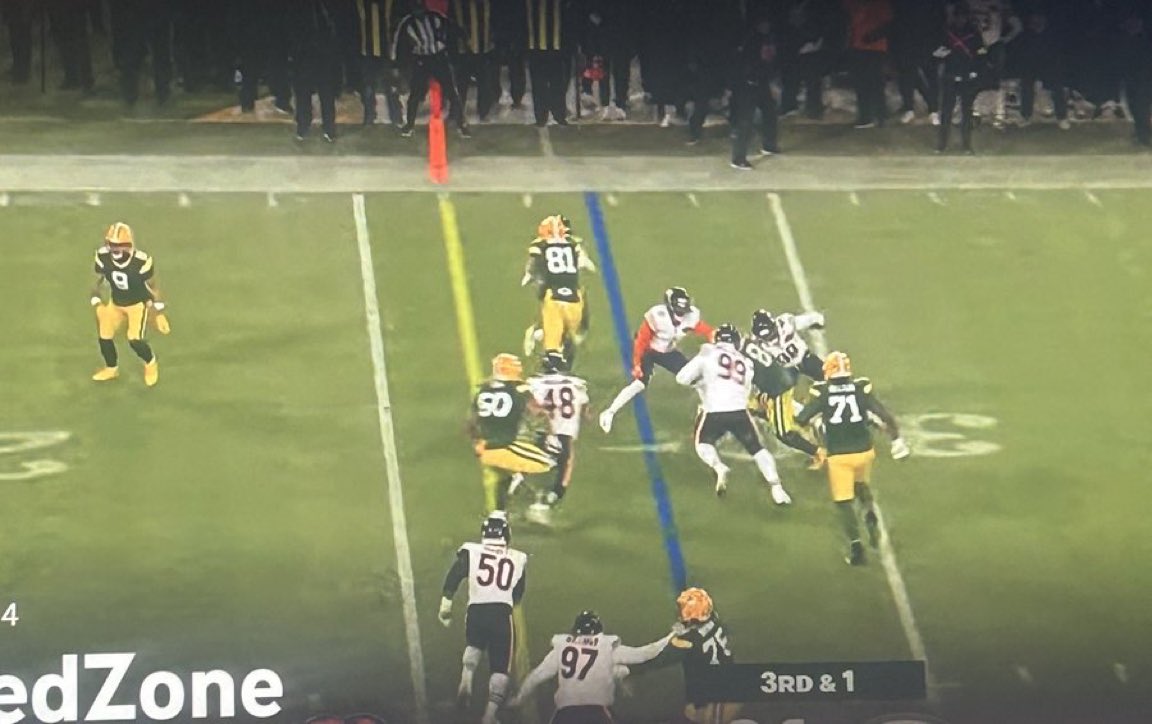 EliHershkovich's tweet photo. Josh Jacobs gained 21 yards on this play: https://t.co/qI7vZdadX7