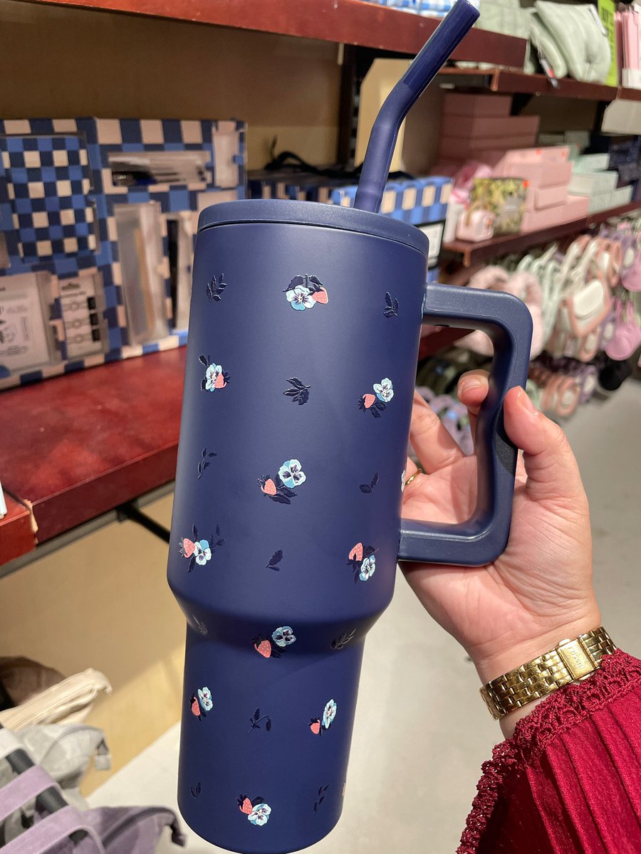 lunakylean's tweet photo. Cantiknya dupe Stanley ni tapi berat ye. 🤣 https://t.co/DFfGl1bROJ