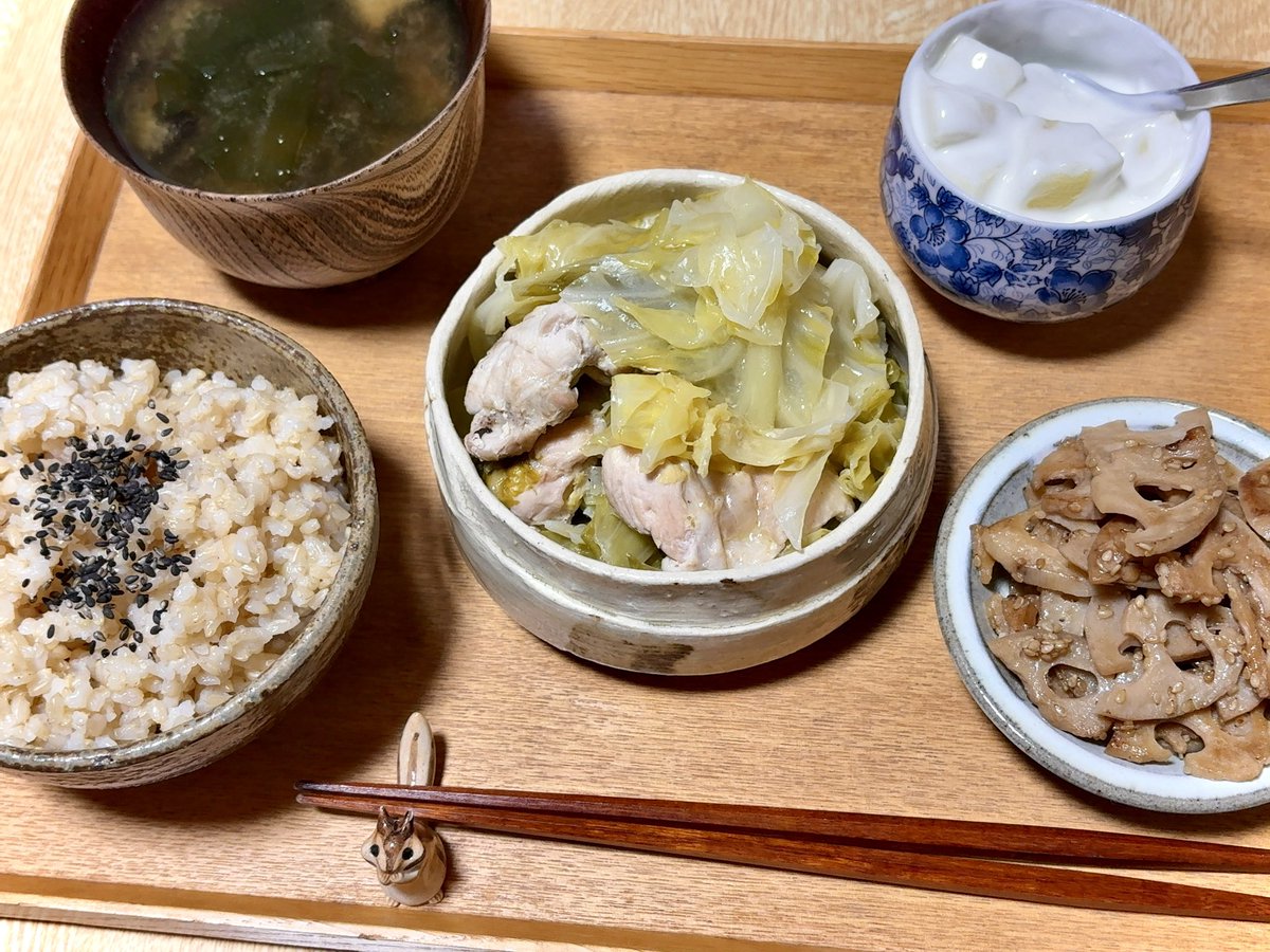 f00008's tweet photo. 海苔の味噌汁うめ〜〜〜 https://t.co/porsN0o329
