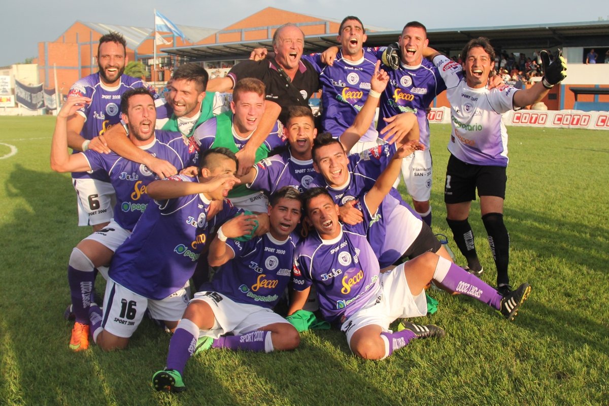 VillaDalmine's tweet photo. #HistoriaDálmine 🏆 | Un día como hoy pero de 2014, el equipo del Huevo logró la hazaña. Tras perder el partido de ida por 1-0 en Campana, el Viola venció 2-0 a Tristán Suárez con goles de J. Rossi y E. Cérica para volver al Nacional B luego de 21 años.

#DaleViola 🟣⚪️ https://t.co/Yco6yy8kZl