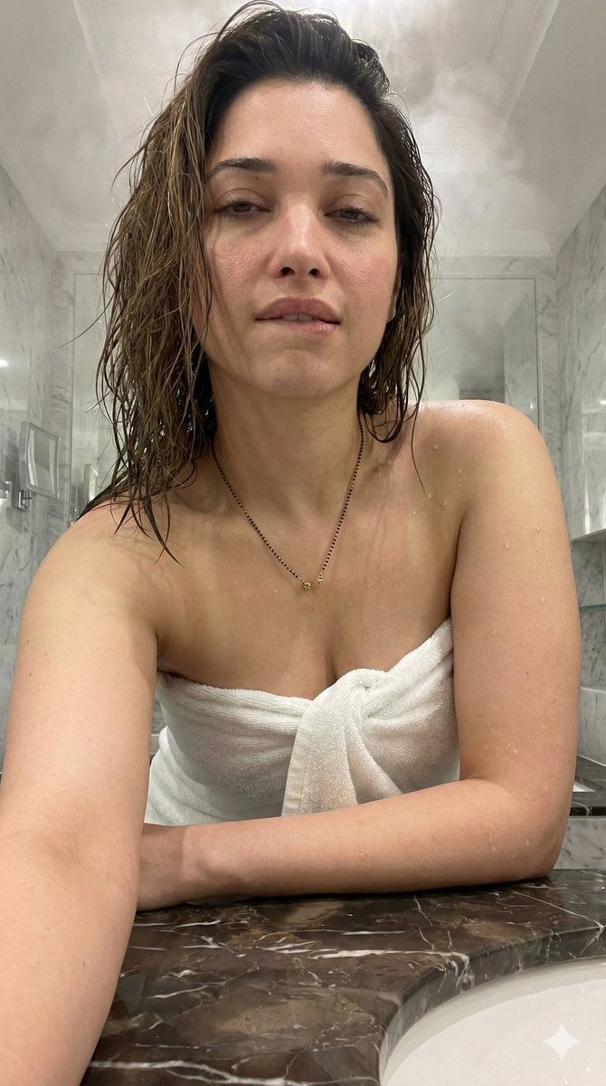tamannaahspeakh's tweet photo. Shower Time🚿#TamannaahBhatia 🥵 https://t.co/j2Bmg4zVn4