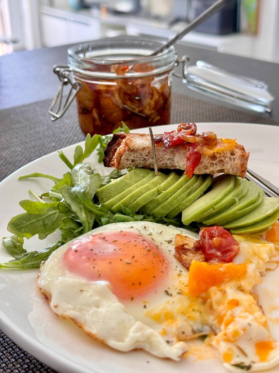 Eleanor808np's tweet photo. Morning breakfast with warm sunlight, peaceful vibes, and a quiet moment to start my day gently💯❤️#MorningStart #BreakfastVibes #SoftLife #CalmMorning #DailyPeace #CozyMoments https://t.co/l0t1RTmrNY