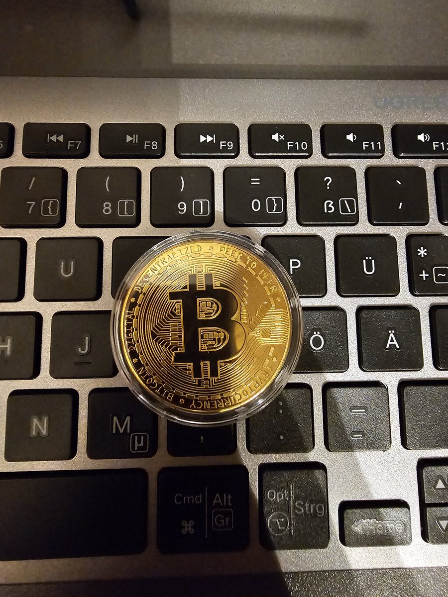 Ein Kunde hat sich tatsächlich eine Bitcoin-Münze zum Bitcoin-Preis andrehen lassen. Ich bin entsetzt über so viel Unwissenheit 🥲 #Bitcoin