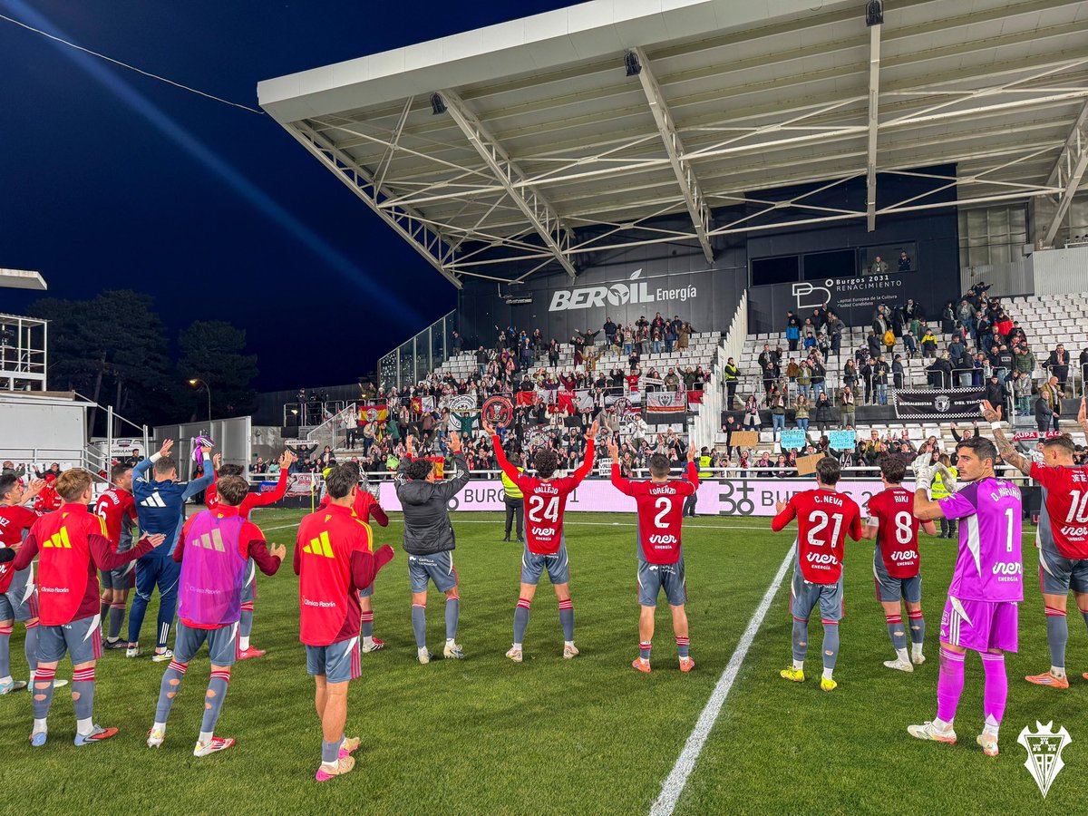 490 kilómetros separan Burgos y Albacete 🦇

Y se siente una distancia tan cercana 🥹

¡Gracias y buen viaje de vuelta, afición! 🤍