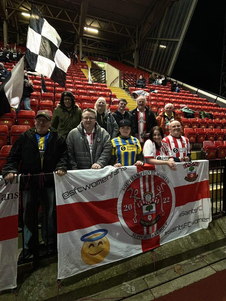 SaintsFCWomen's tweet image. Monday night? MADE IT 👊 

A huge shoutout to our travelling fans here after a 320-mile journey to the North East 👏