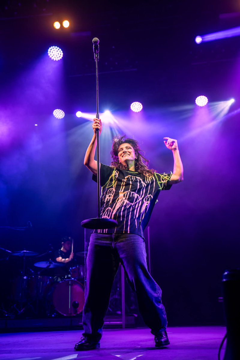 lucasprezioso's tweet image. Scatto del concerto di #Elisa all'Estragon di Bologna sabato sera. 
Concerto per i fan VERI dove viene fuori lei come artista VERA e rock quell'incrocio tra Bjork e Alanis che canta tutte le sue grandi canzoni solo in inglese che danno luce e giustizia al suo talento ❤️