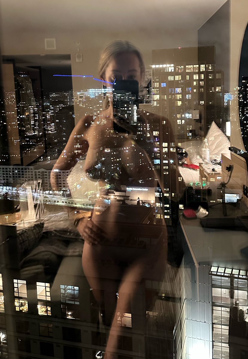 Rosie Ave tweet media