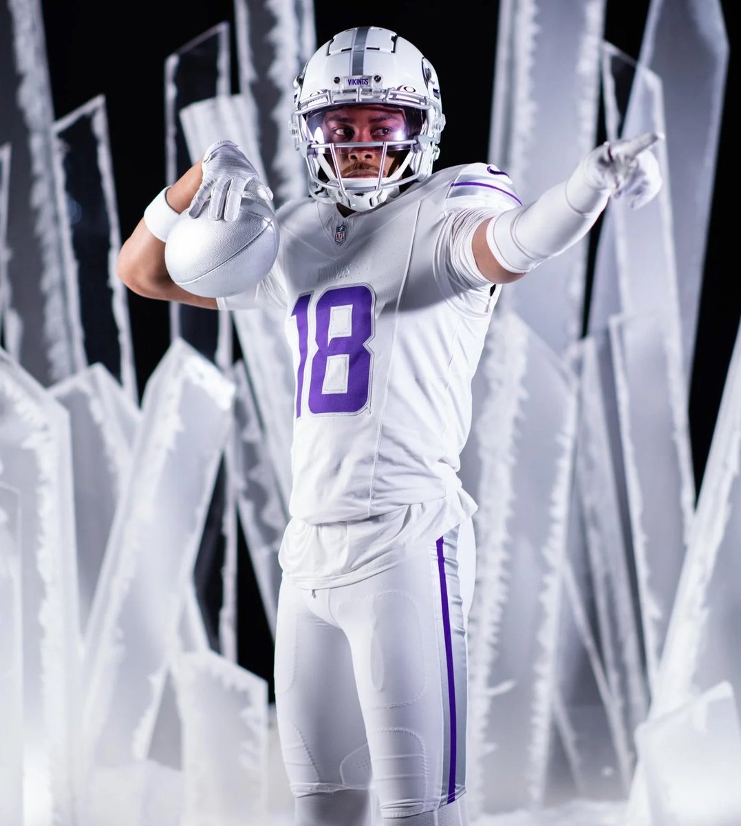 fashion_nfl's tweet image. Lions-Vikings Christmas uniform matchup is set.