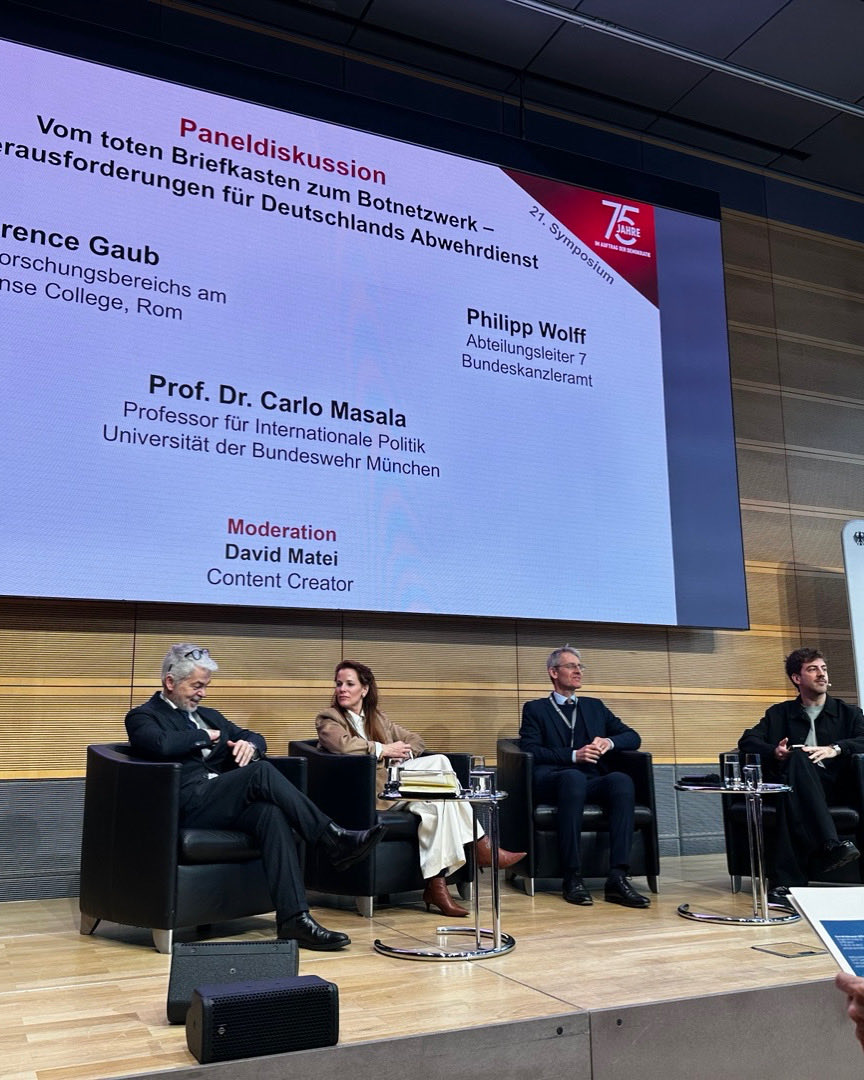 U.a. spannende Paneldiskussion "Vom toten Briefkasten zum Botnetzwerk - Herausforderung für Deutschlands Abwehrdienst" beim 21. Symposium Bundesamt für Verfassungsschutz heute in Berlin. <a href="/BfV_Bund/">Bundesamt für Verfassungsschutz</a>