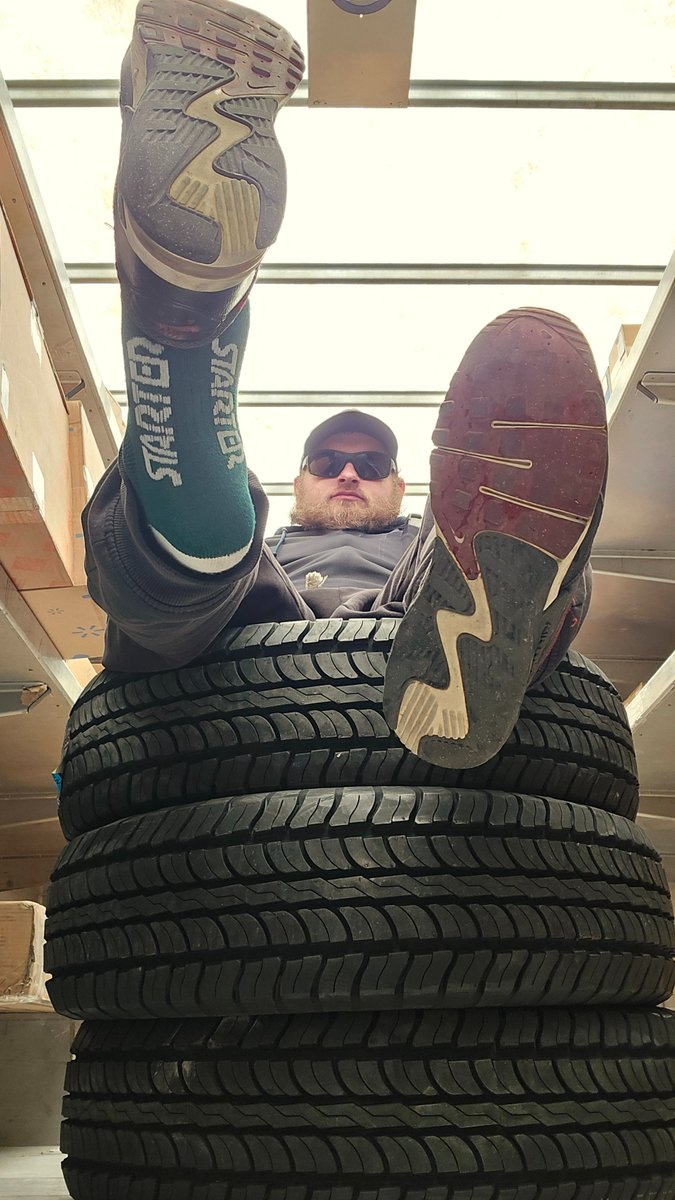 Huskysockguy's tweet image. You jump on my truck and see me sitting in this stack of tire without shoes on.  Tell me what you're gonna do to these soles. Nobody can see us in this delivery truck 💪😎🔥👌

😈😈throne.com/huskysockguy😈😈
🔥🔥onlyfans.com/thickkyle🔥🔥