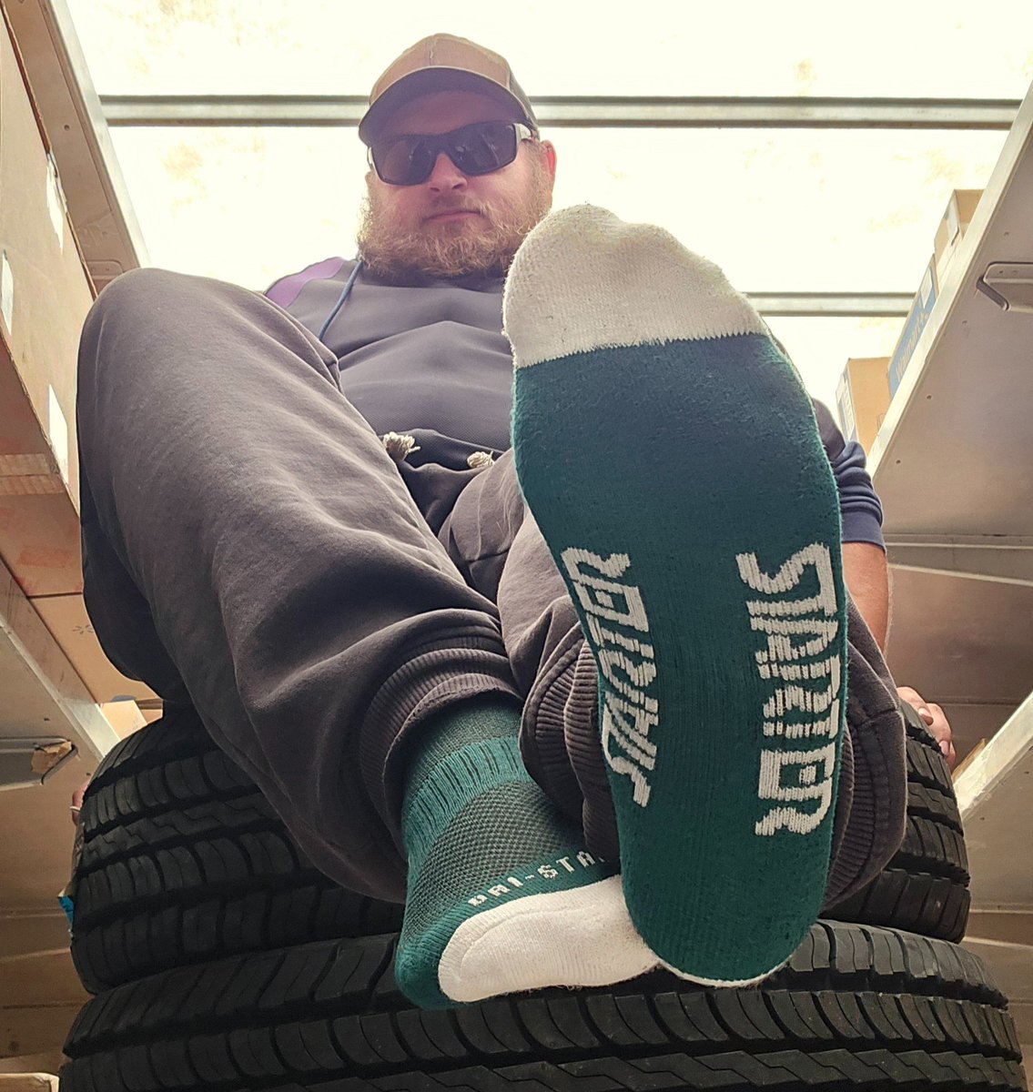 Huskysockguy's tweet image. You jump on my truck and see me sitting in this stack of tire without shoes on.  Tell me what you're gonna do to these soles. Nobody can see us in this delivery truck 💪😎🔥👌

😈😈throne.com/huskysockguy😈😈
🔥🔥onlyfans.com/thickkyle🔥🔥