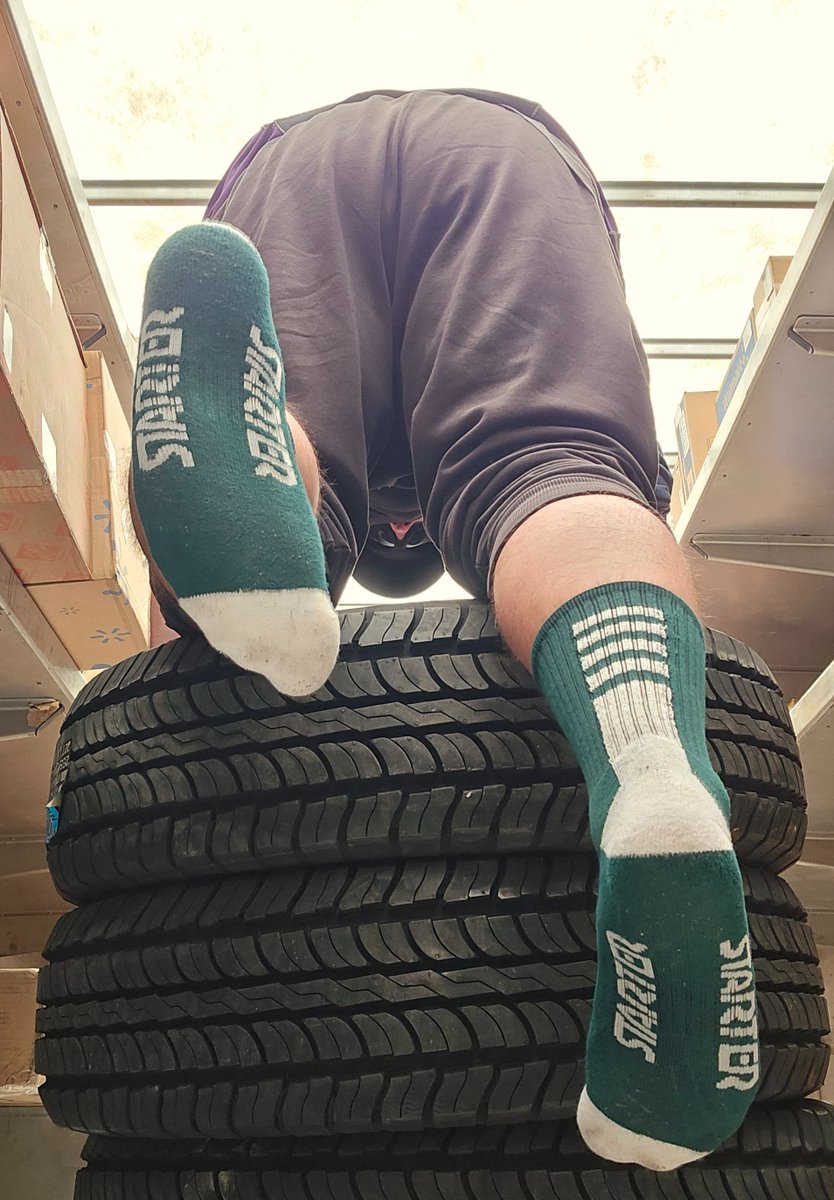 Huskysockguy's tweet image. You jump on my truck and see me sitting in this stack of tire without shoes on.  Tell me what you're gonna do to these soles. Nobody can see us in this delivery truck 💪😎🔥👌

😈😈throne.com/huskysockguy😈😈
🔥🔥onlyfans.com/thickkyle🔥🔥