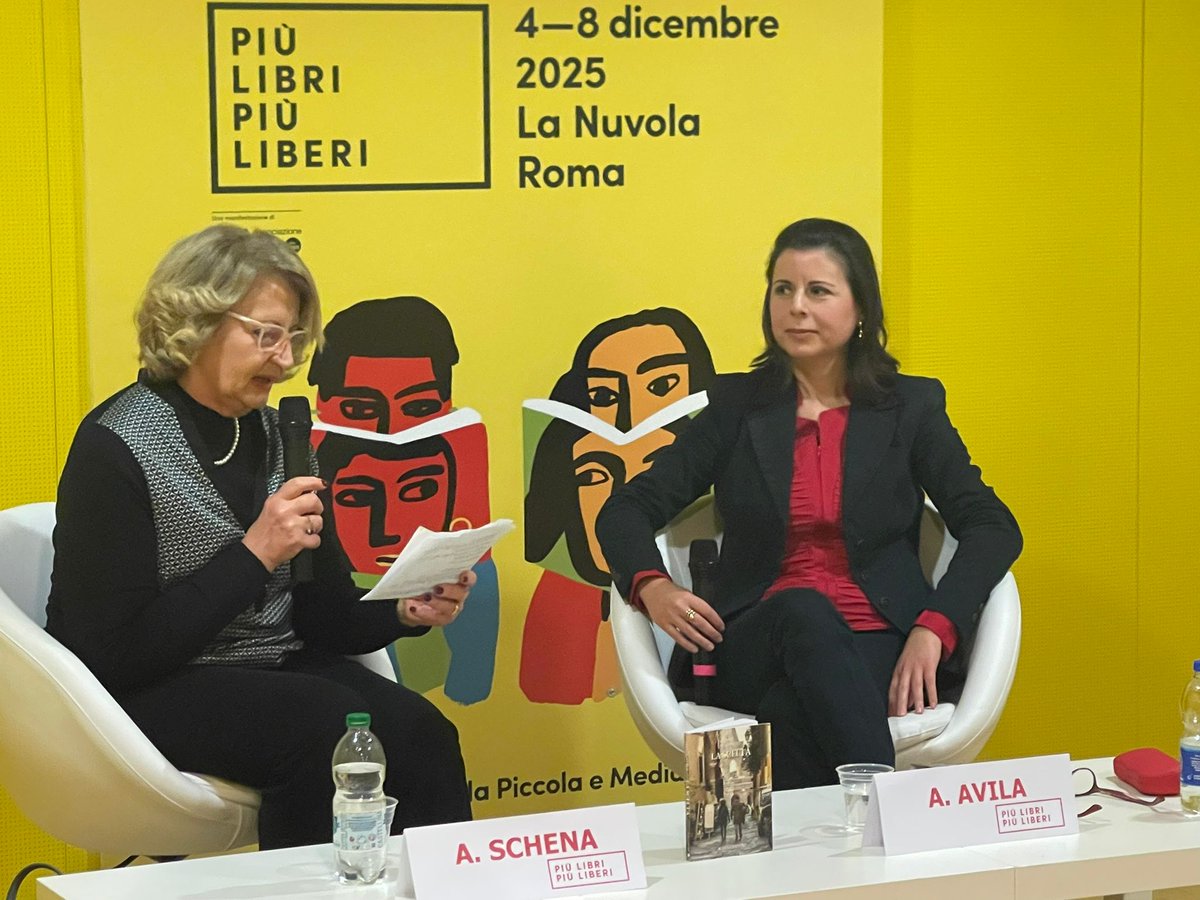 avi_alice's tweet photo. Oggi a @piulibri25 la presentazione del mio romanzo "La scelta" (#Schena Editore) con il direttore editoriale Angela Schena.
Abbiamo parlato di "ragioni e sentimenti", per dirla con il tema di questa edizione della fiera della piccola e media editoria. https://t.co/2MPK41DQsH