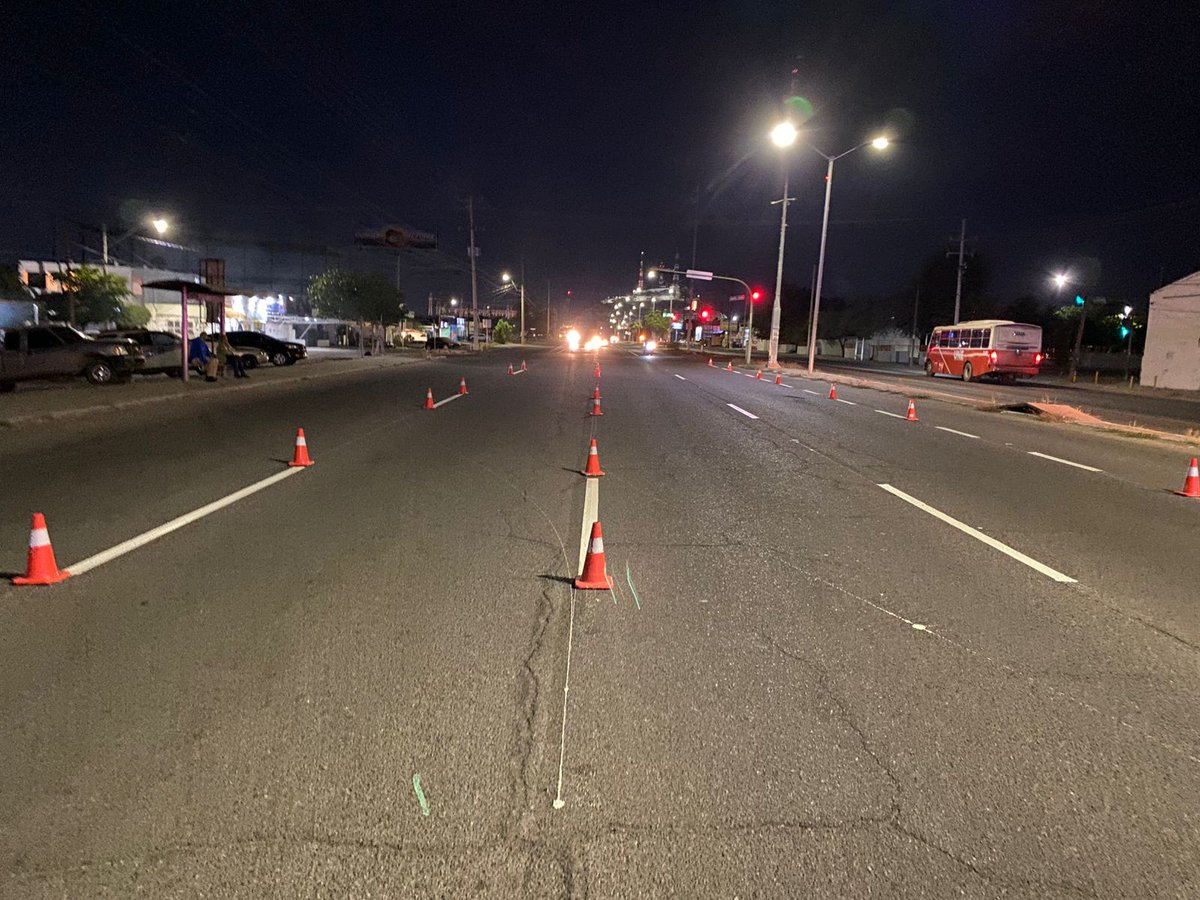 Seguimos rehabilitando el señalamiento horizontal en la ciudad 🛣️
Una mejor guía en las vialidades = mayor seguridad para todas y todos.
Este año hemos pintado más de 398 mil metros lineales de pintura. 🚧✨