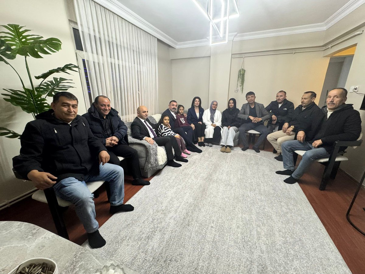 Genel Başkanımız Sayın Devlet Bahçeli’nin talimatları ile “#HayırlıGünlerKomşum” ve “#DerdinDerdimizdir” ziyaretleri kapsamında, Zeytinburnu Nuripaşa Mahallesi’nde Zeytinburnu İlçe Başkanımız <a href="/habip_kpcglu/">Habip Kapıcıoğlu</a> ve KAÇEP Başkanı Hülya Yürükel ile Türk ailesini ziyaret ettik.

Kıymetli