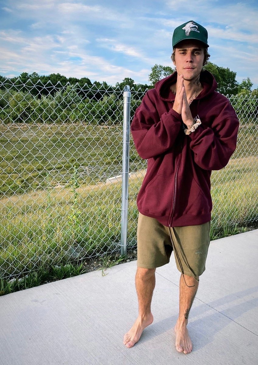 jbfeetarchive's tweet image. still my favorite picture.