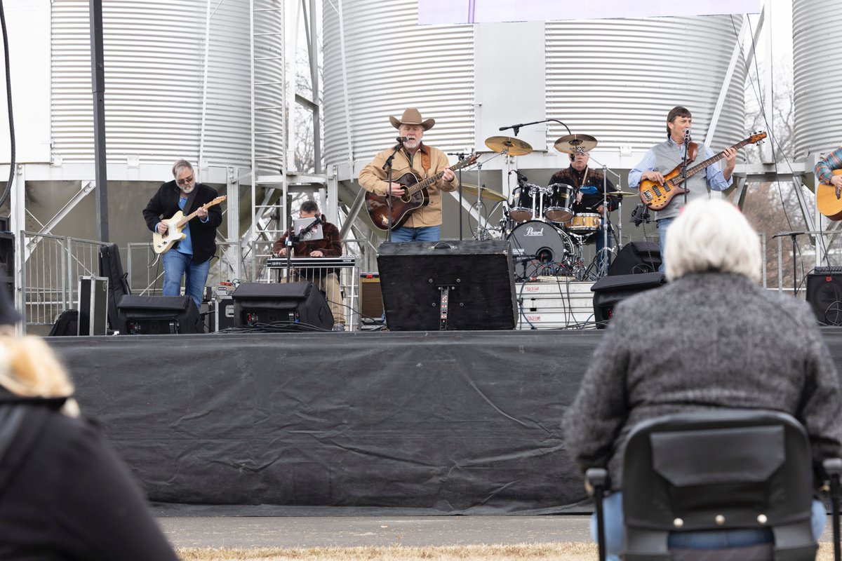 Proud to hit the stage this past Saturday at the "Harvest for Hope" concert in Keo, Arkansas!
Great crowd, and most importantly, an opportunity to raise awareness for the crisis our farmers are facing. Arkansas ag feeds America, but right now too many of our farmers are hurting