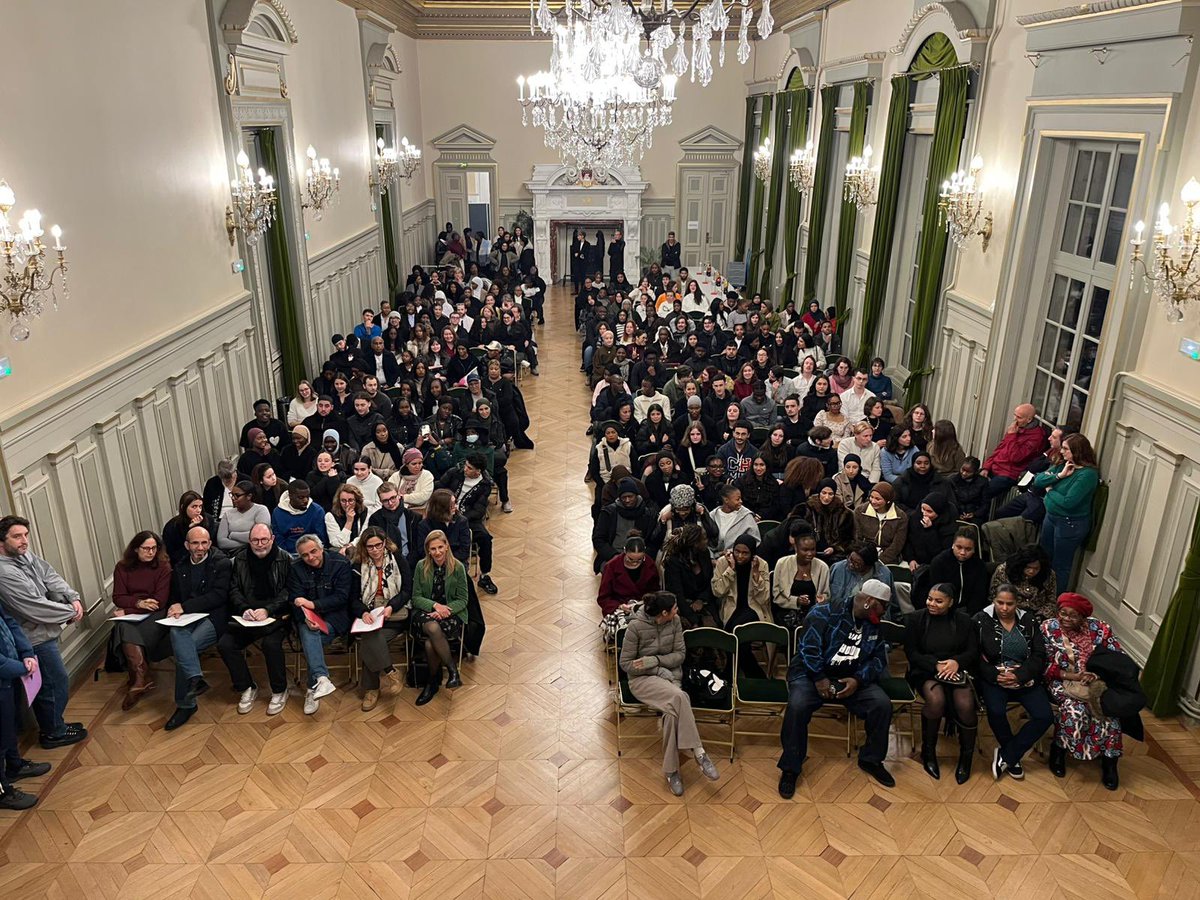 FrancoisDagnaud's tweet image. Ce soir, nous célébrons les nouveaux diplômés du lycée d’Alembert : CAP, Bac, BTS.
Des formations de qualité pour se préparer aux métiers du médico-social, des services à la personne ou de la maroquinerie ! 
De belles retrouvailles ce soir en mairie pour célébrer ces réussites !