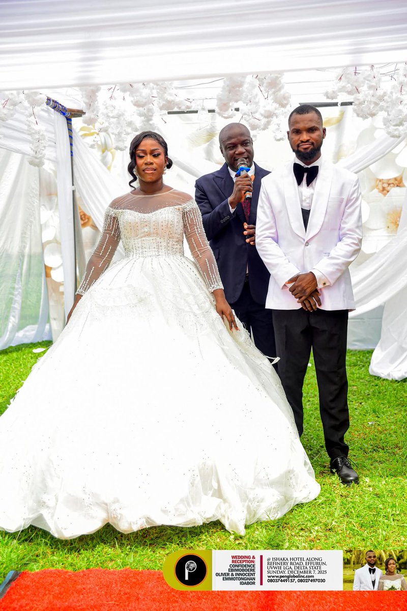 PENGlobal Social
[PHOTOS] #WEDDING: CONFIDENCE EBIMOBOERE OLIVER AND INNOCENT EMMOTONGHAN IDABOR SAY 'I DO' IN GARDEN CEREMONY | Read more/view photos
facebook.com/share/p/1NHNqf…