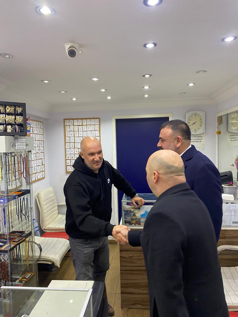 Genel Başkanımız Sayın Devlet Bahçeli’nin talimatları ile “#HayırlıGünlerKomşum” ve “#DerdinDerdimizdir” ziyaretleri kapsamında, Zeytinburnu 58. Bulvar’da Zeytinburnu İlçe Başkanımız <a href="/habip_kpcglu/">Habip Kapıcıoğlu</a> ve KAÇEP Başkanı Hülya Yürükel ile #EsnafZiyaretleri gerçekleştirdik.

Kıymetli