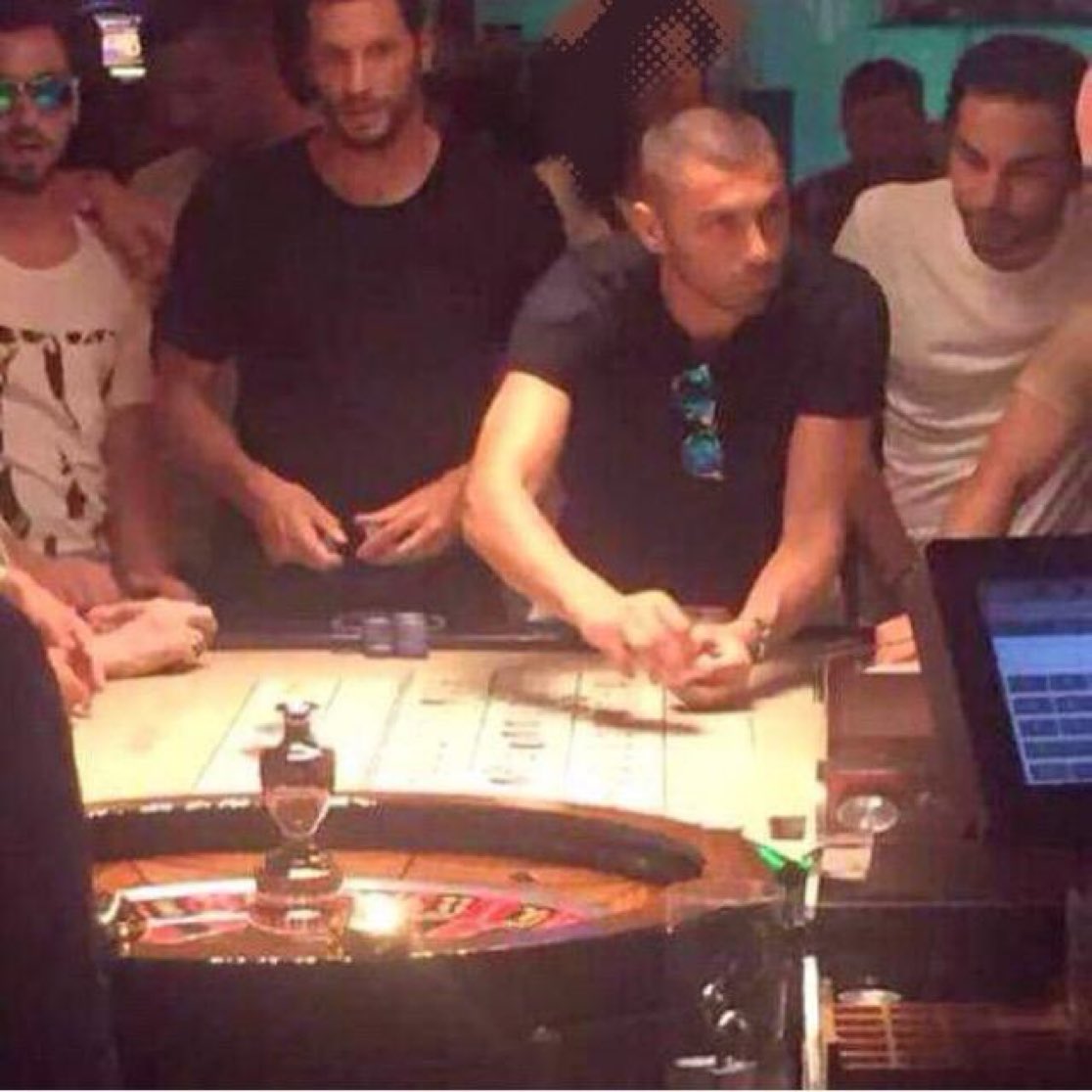 SportsCubuklu's tweet photo. 📆 2015

🙃 Galatasarayın kaptanları satranç oynuyor. https://t.co/mviIdarwh7