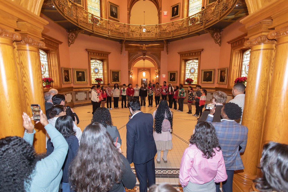 NJGov's tweet photo. Thank you to Franklin High School’s GoldN'Blues for spreading some holiday cheer at the State House!
 
Congratulations to these talented students on being named @NBCNYDigital’s Star Choir and performing at last week’s Rockefeller Tree Lighting! 🎄 https://t.co/zE1t5BBjR2