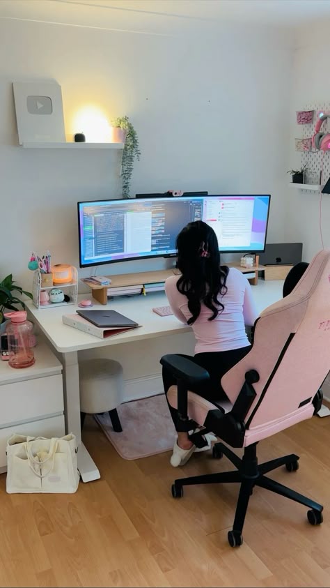 Usra_Chaudhry's tweet image. It&apos;s quite astonishing that so many folks haven&apos;t started utilizing AI tools yet.

The majority are only aware of ChatGPT.

Discover these 5 AI websites that can condense months of work into a single day’s effort 👇.