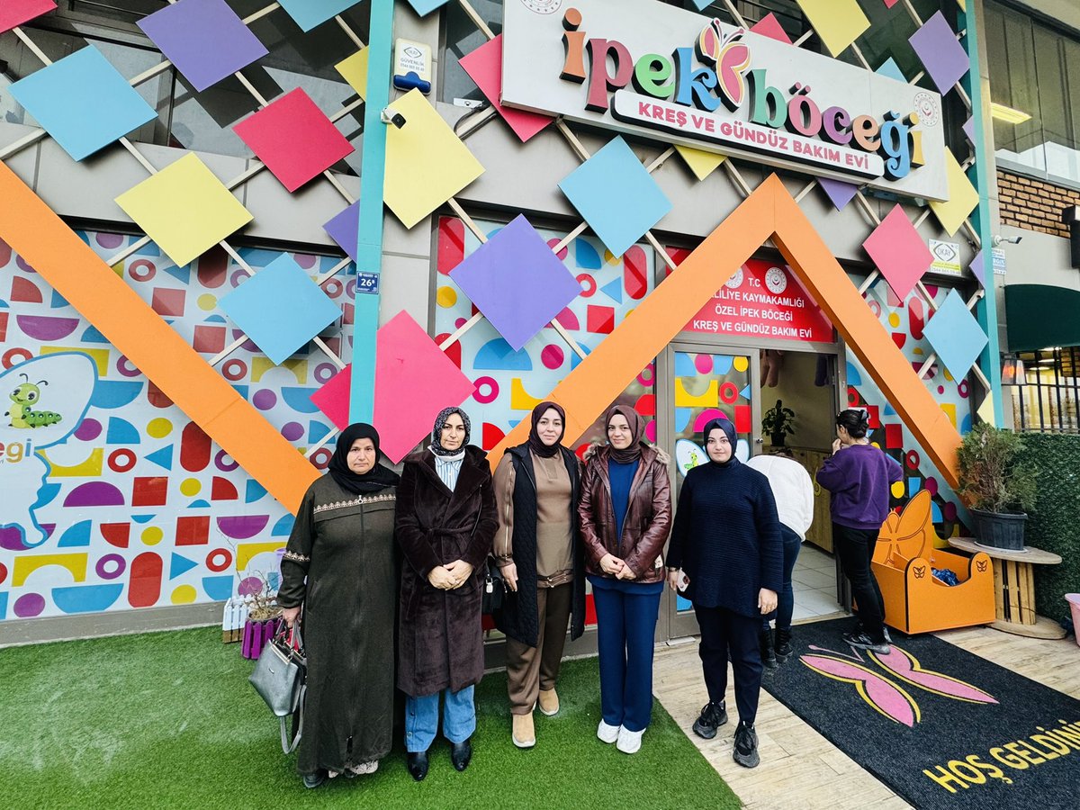 AK Parti Haliliye İlçe Kadın Kolları olarak, 
yönetim kurulu üyemiz İpek Kubat’ın işletmecisi olduğu İpek Böceği Kreşini ziyaret ettik.  
Eğitime verilen emeği ve özveriyi yerinde görmek bizi mutlu etti.  
Kadın girişimcilerimizi her zaman desteklemeye devam edeceğiz. 💛