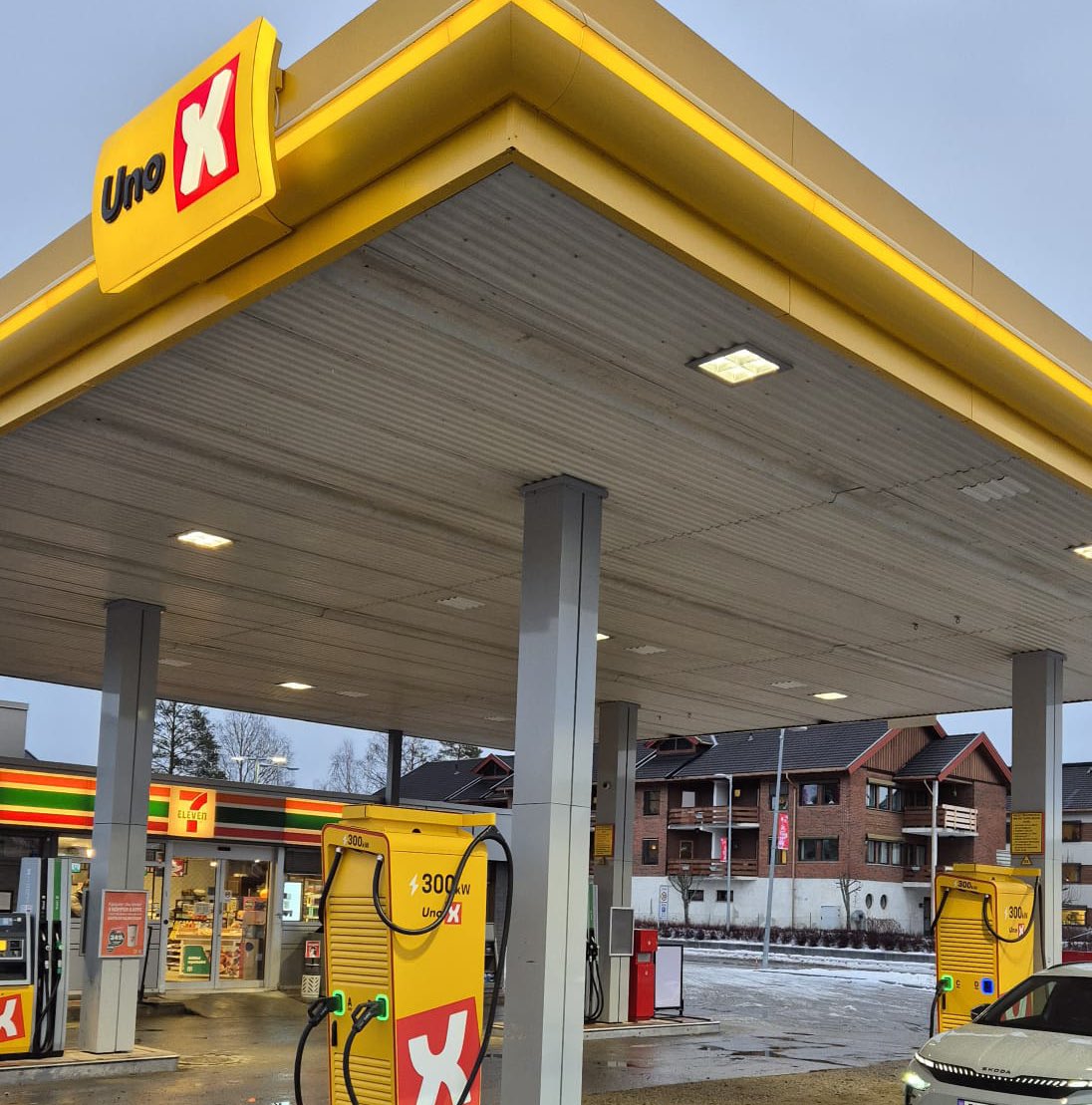 Uno-X ultrafast EV charging tweet media