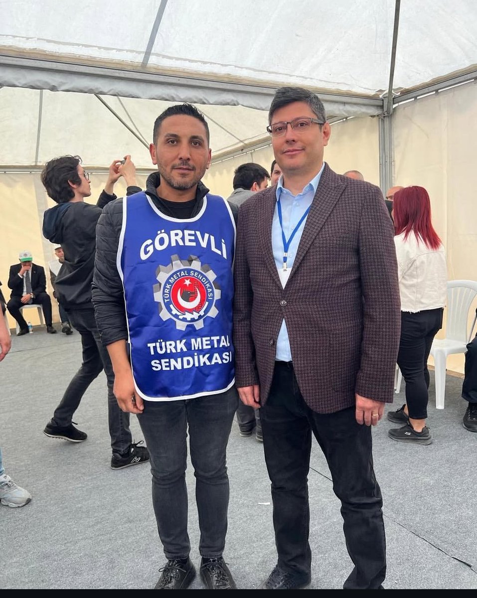 Daha önce nasıl başardıysak;
Yine başaracağız.
Sonunda kazanan biz olacağız,
Kazanan;
Türk Metalli metal emekçileri olacak...
#AslaYalnızYürümeyeceksin
#ArkamızdaKocadağ
#LiderimizUysalAltundağ