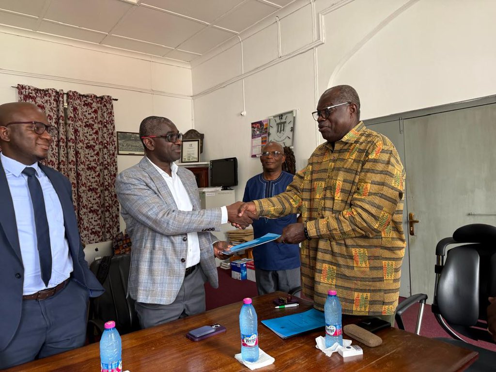 ProfEAryeetey's tweet photo. I have had the pleasure today of signing an agreement to construct a new boys’ house at Achimota School with Baafour Asiamah-Adjei Foundation. The house will accommodate 250 students. The Foundation is led by Akora Baafour Asiamah-Adjei (1998). The School Board is very grateful. https://t.co/LknB26fgjG