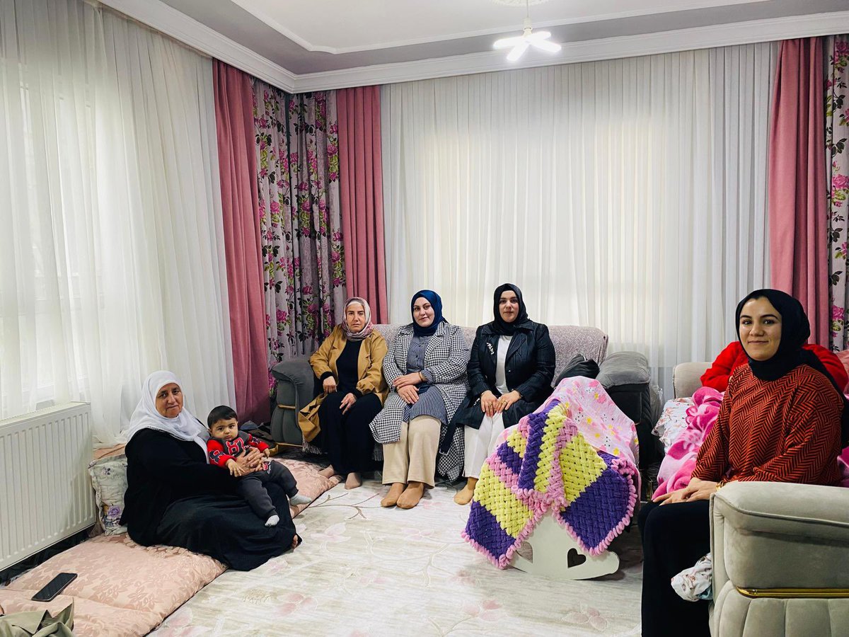 📍Hane Ziyareti 

İlçe Başkanımız Selahaddin Eyyüb Toprak’ın kıymetli eşi Hacire Toprak, yönetim kurulu üyemiz ve Kadın Kolları yönetim kurulu üyelerimiz ile birlikte

Yeni Mahallemizde ikamet eden ailemizi ziyaret ederek yeni doğan bebekleri için hayırlı olsun dileklerinde