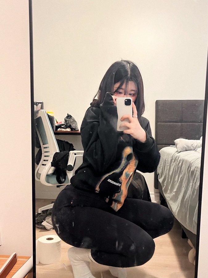 평소에는 얌전하지만
가족 지인들이 모르게 배설구로 노력해야겠다
#오프 #섹트 #맘눌뎀