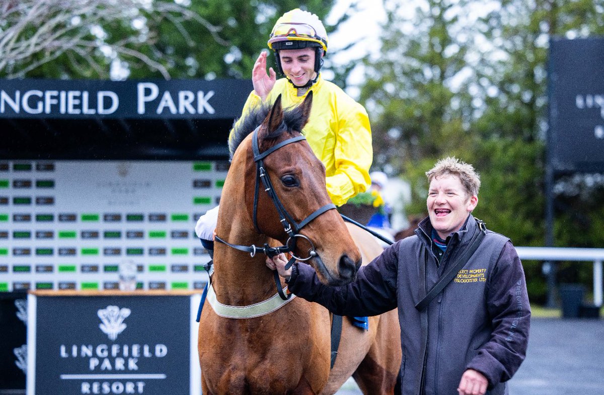 LingfieldPark's tweet image. The @midnite : Built For 2025 Not 2005 Handicap (Class 6)

🥇Tortured Soul

🥈 Ghaiyyath Park

🥉Enough Already

Winning Jockey: @Rossaryan15 
Winning Trainer: @AWCarrollracing 
Winning Owner: Mrs Hogben