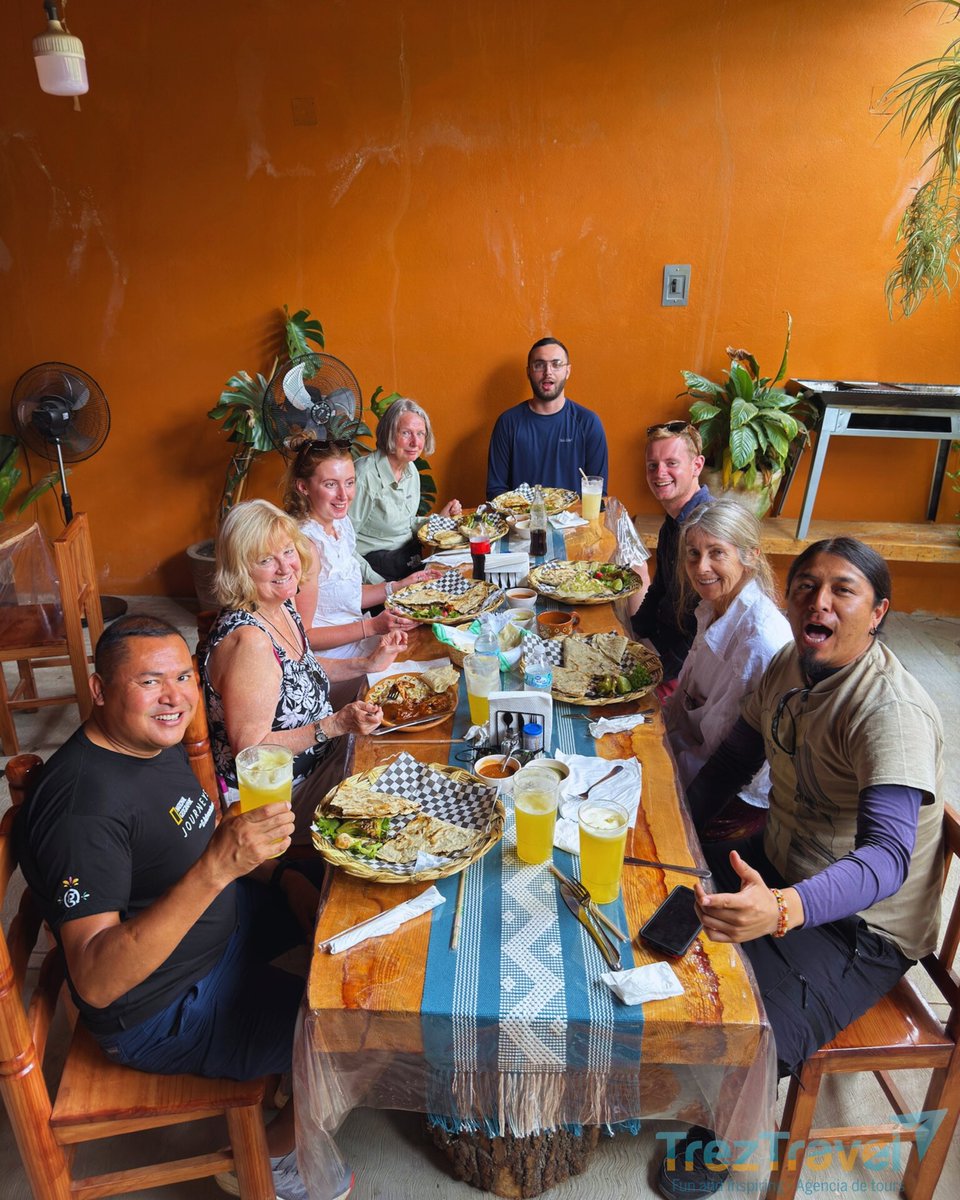 TrezTravel's tweet photo. 🌾 ¿Qué es para nosotros sentarse a comer juntos en Oaxaca? 
En Oaxaca, sentarse a la mesa es más que compartir comida… es compartir vida.
📞 9514586877 / 5526573512
📧 bookingstreztravel@gmail.com
RNT 04203509452d9
#OaxacaEsSabor #CocinaTradicional #GastronomíaOaxaqueña https://t.co/RDzalgmj9l