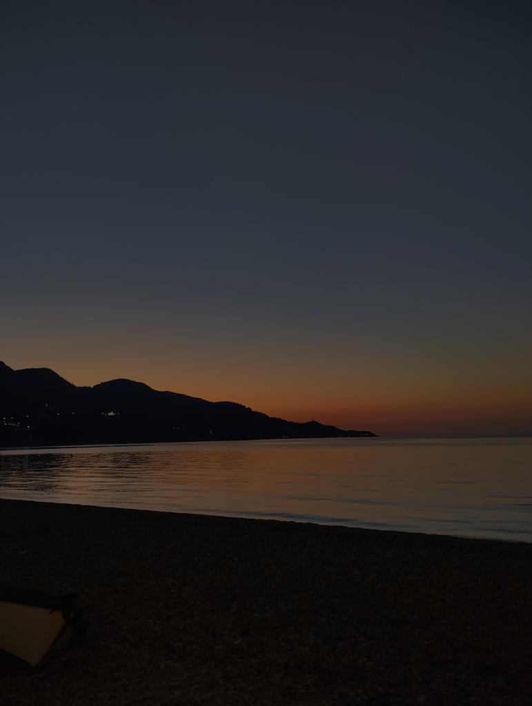 VagMircia's tweet image. Δύση