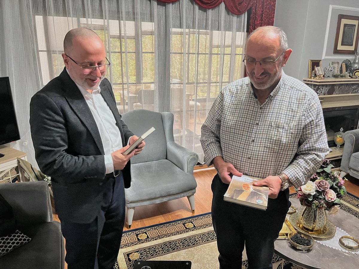 İlçe Başkanımız Hakan Gökcan ve beraberindeki heyet Çavuşbaşı Belde Belediye Başkanlarımızdan Osman Şimşek beye ziyarette bulundular.

Nazik kabulleri ve hoş sohbetleri için teşekkür ederiz.