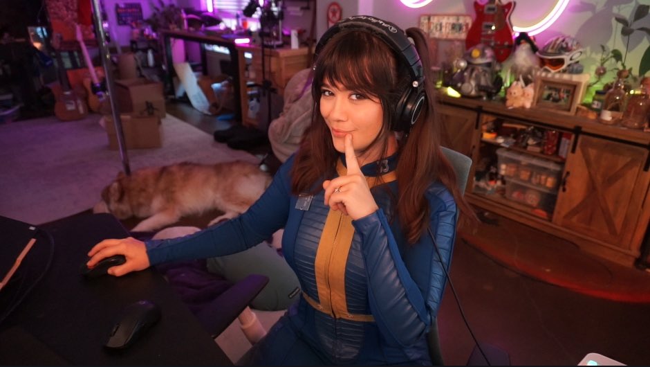 What are we getting up to today in New Vegas?? Maybe we do something girly like join the Brotherhood? 💞

Disassociate and Fallout with me, put me on your side monitor 

Twitch- bethfreemanartist