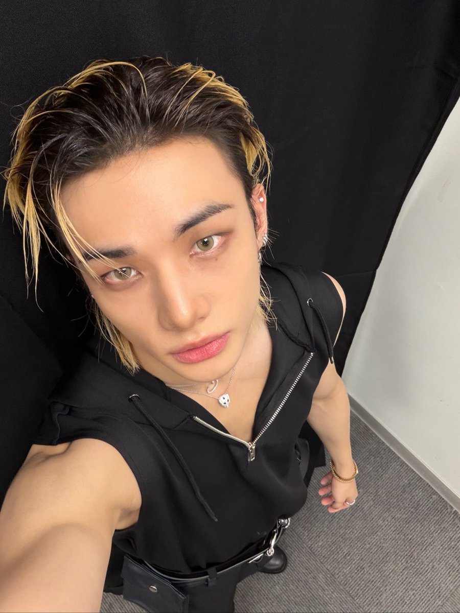 hyunjin pics tweet media