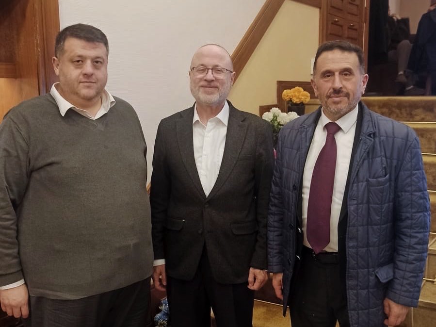 İlçe Başkanımız Hakan Gökcan ve beraberindeki heyet önceki dönem gençlik kolları başkanlarımızdan Ekrem Tuncer beye ziyarette bulundular.

Nazik kabulleri ve hoş sohbetleri için teşekkür ederiz.